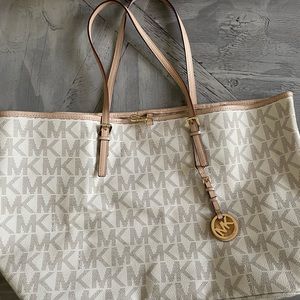 WHITE MICHAEL KORS TOTE BAG